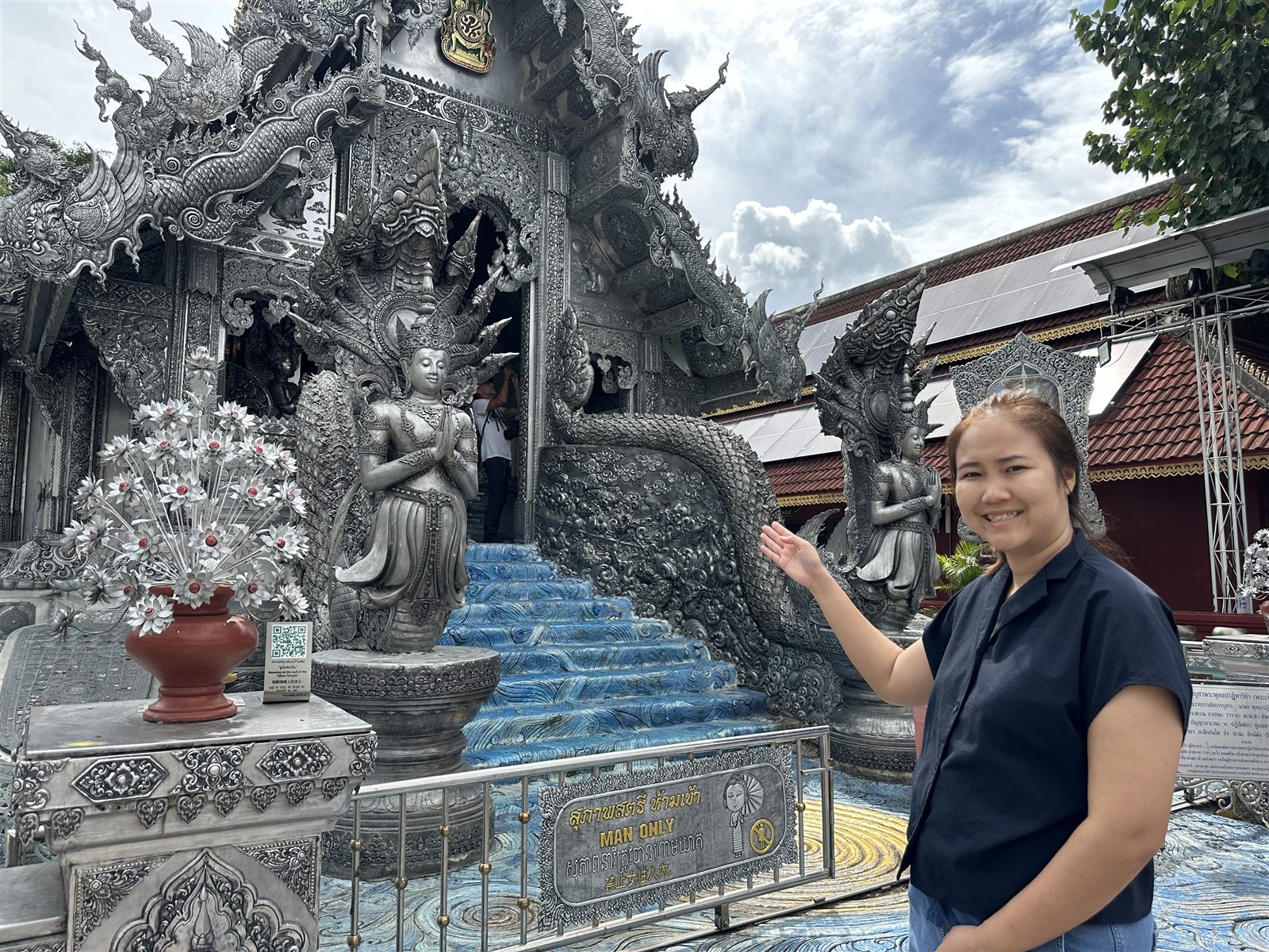 Chiang Mai Temples — a guide at the entrance of Wat Sri Suphan, the Silver Temple