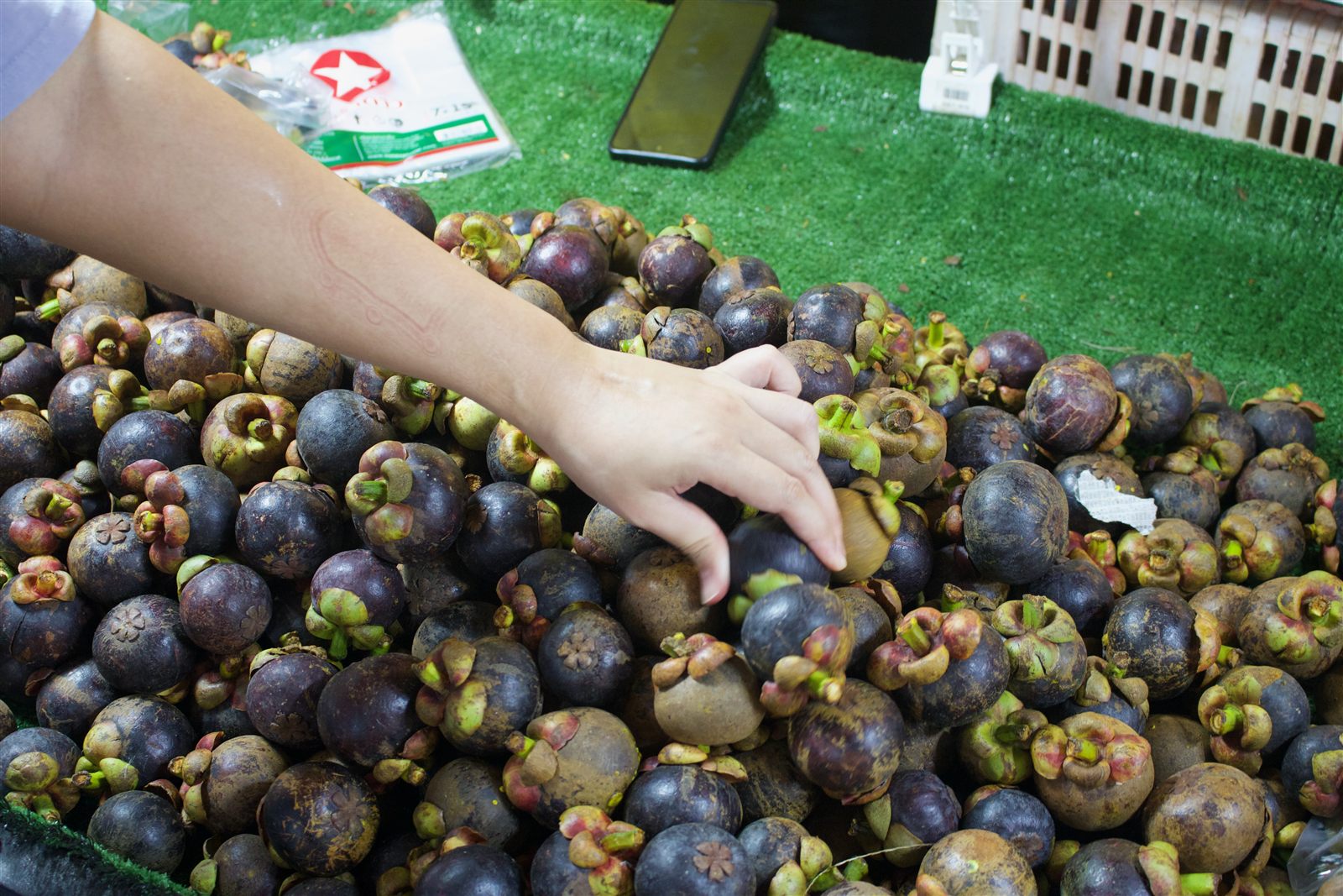 Street Food & Tuk-Tuk — picking out fresh mangosteen at a fruit stall
